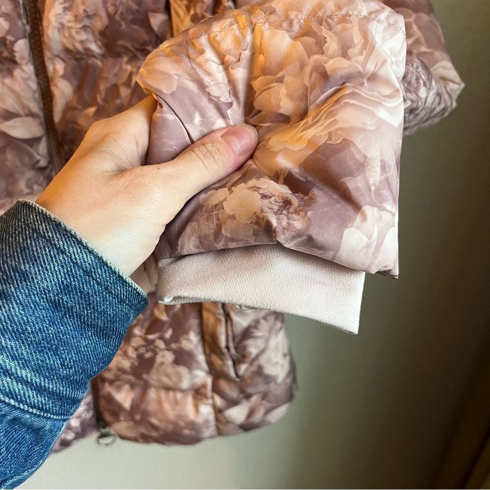 Athleta Downtown Printed Jacket
Antoinette Velvety Pink - Picture 5 of 10